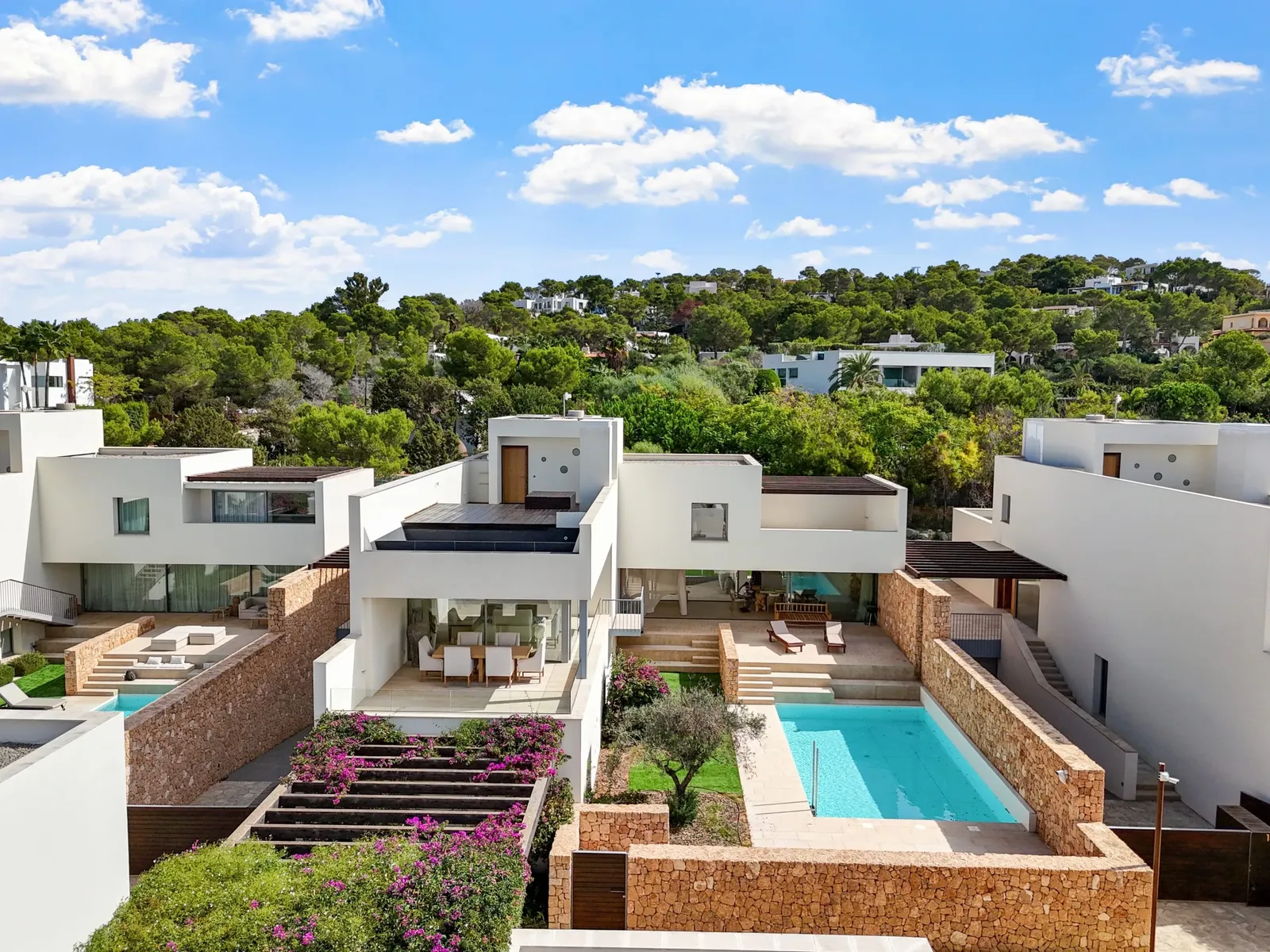 Vista aérea de una promoción de villas de Okane en Ibiza