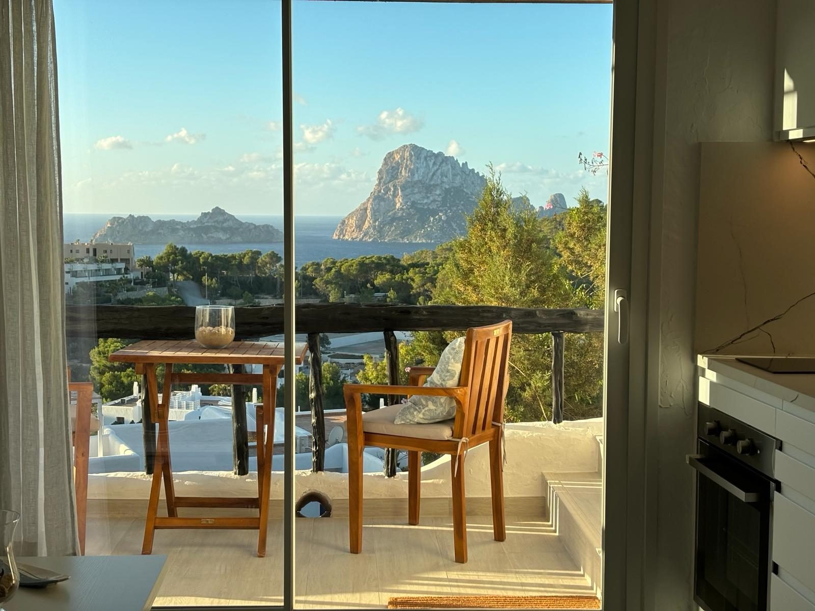 Piso de temporada en Cala Tarida — Foto 2
