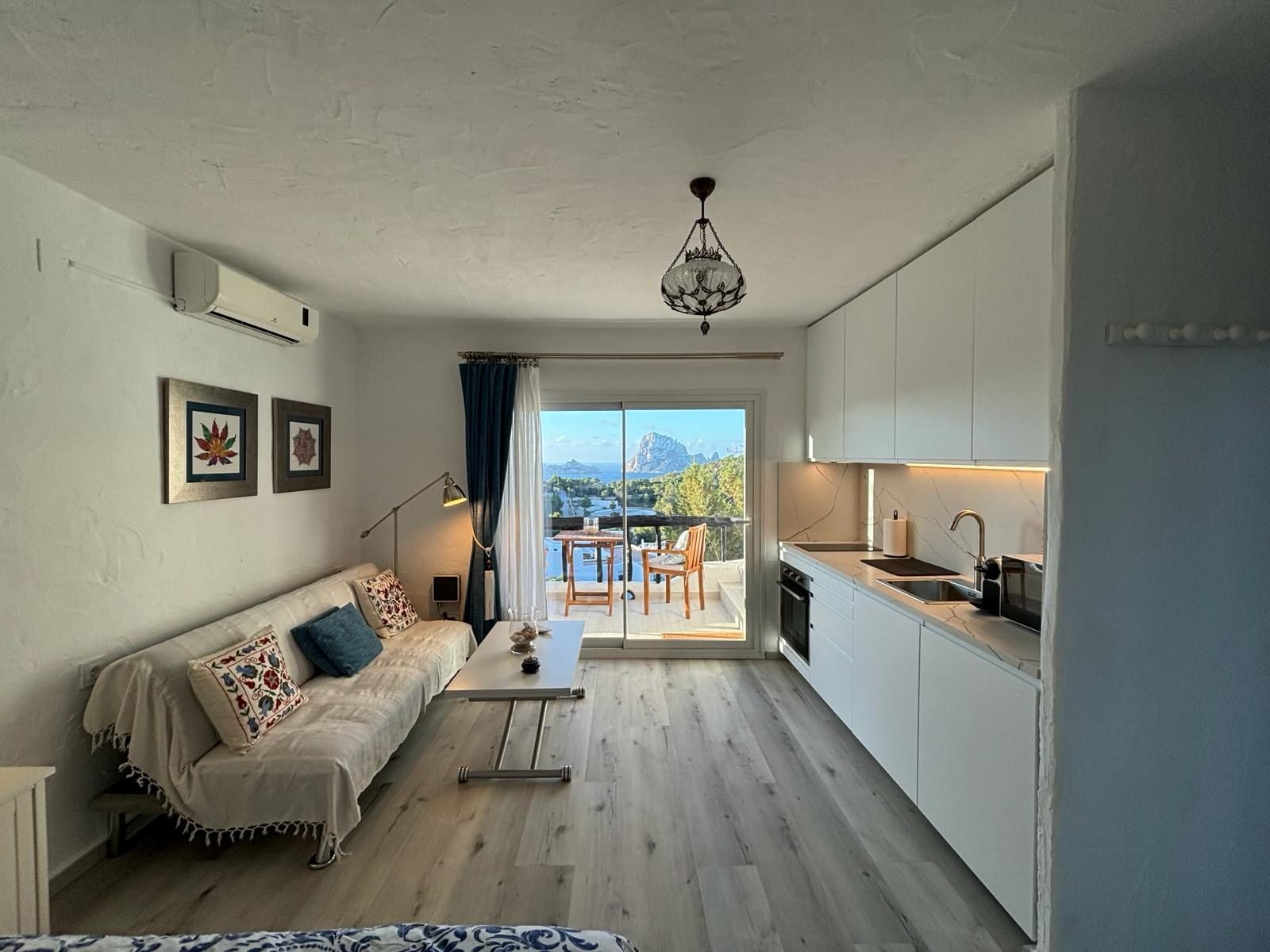 Piso de temporada en Cala Tarida — Foto 3
