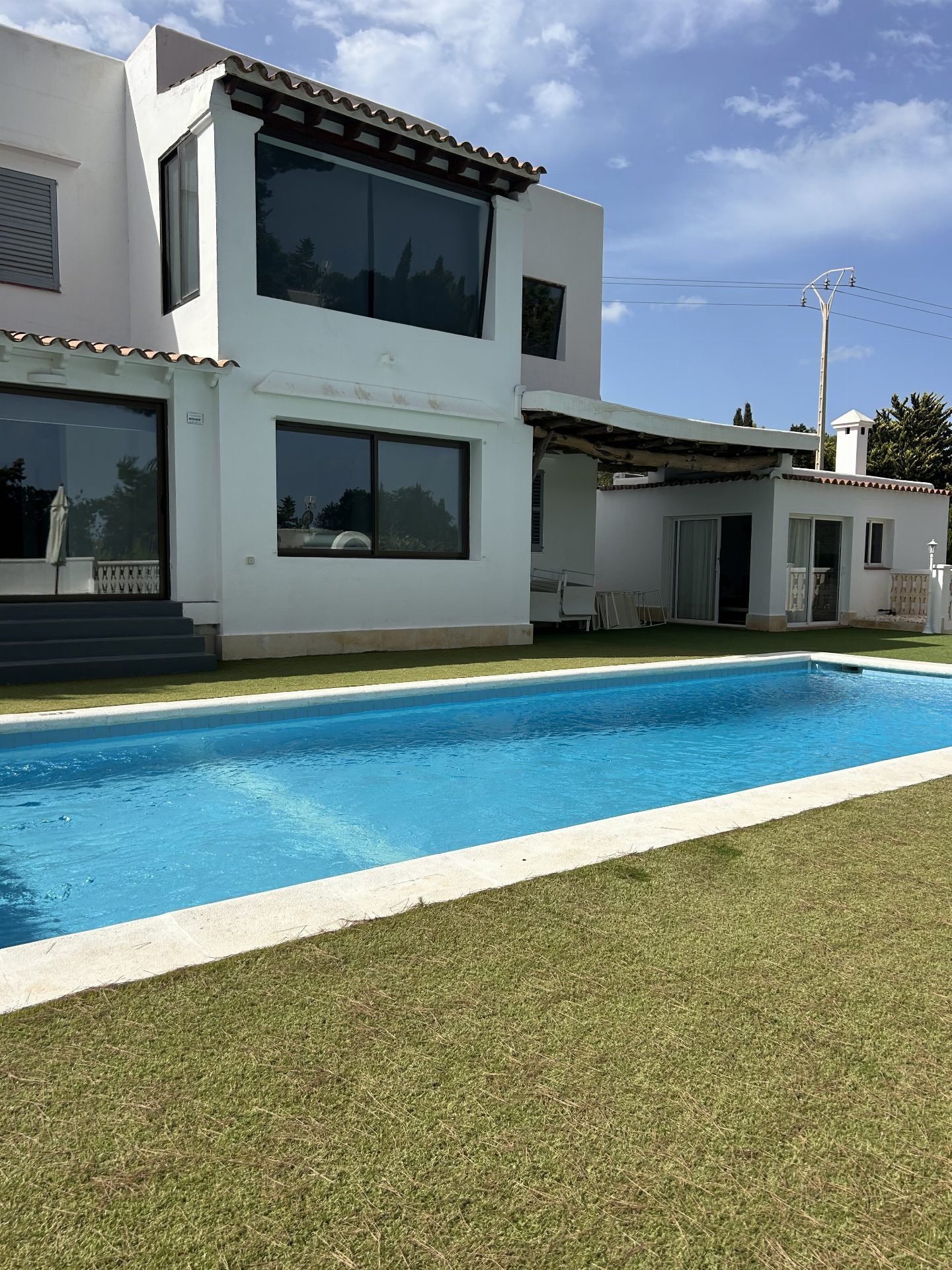 Villa moderna con piscina — foto 1