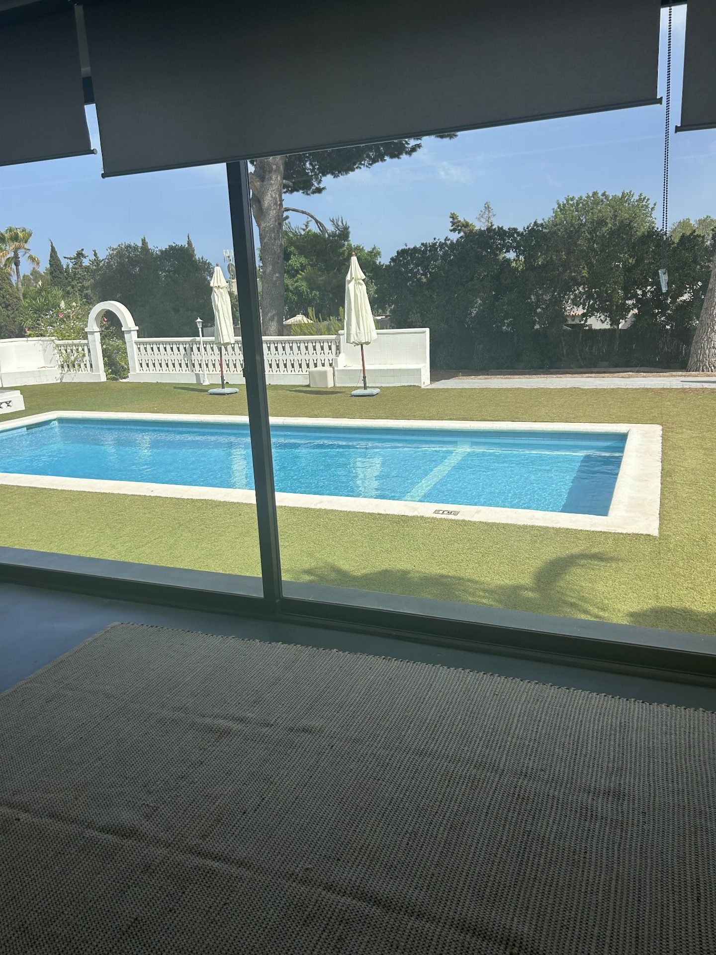 Villa moderna con piscina — foto 2