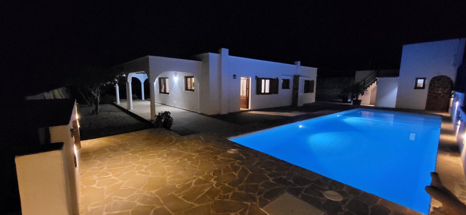 Villa con pista de tenis en Sant Josep — Foto 2