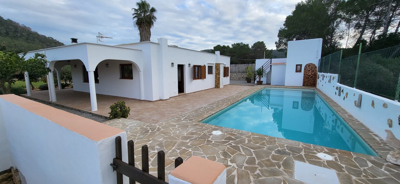 Villa con pista de tenis en Sant Josep — Foto 1