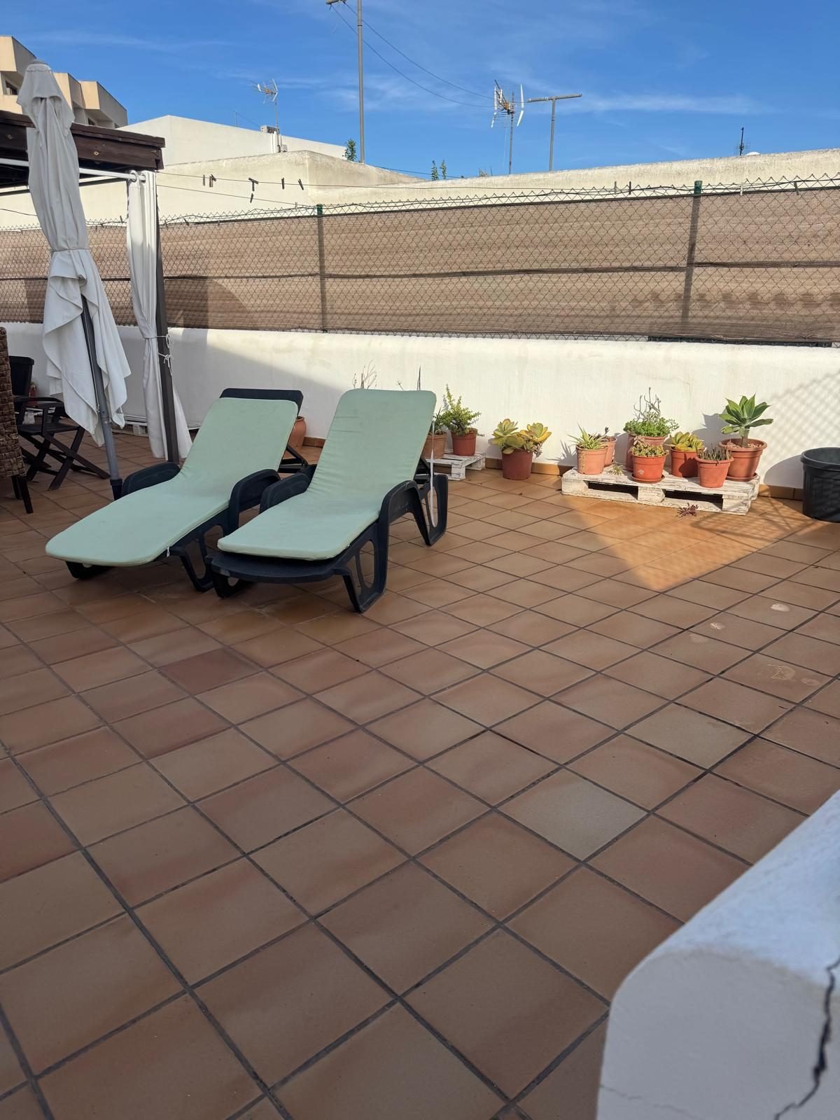 Bajo con jardín privado en Sant Josep — photo 1