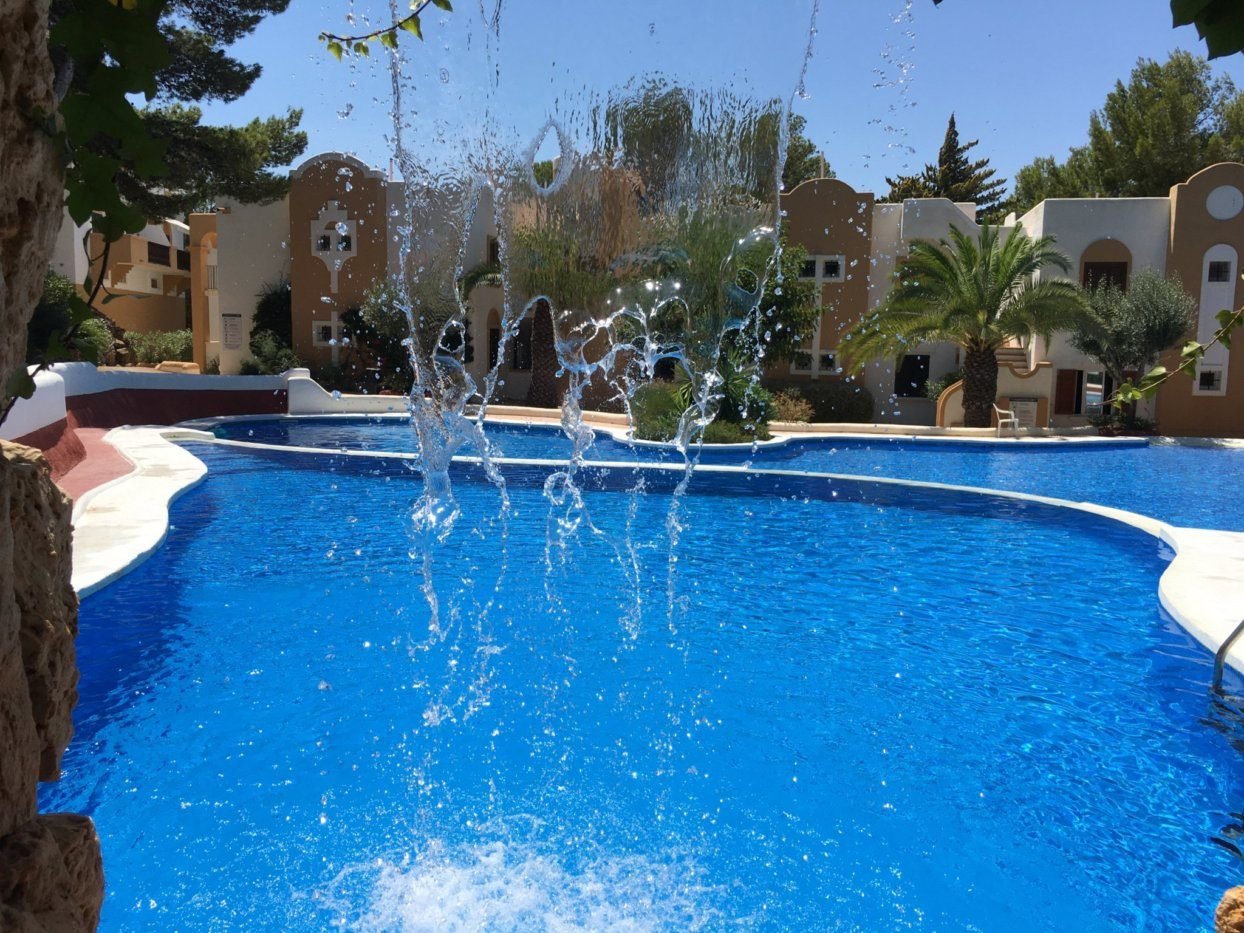 Piso de invierno en urbanización con piscina — Foto 2