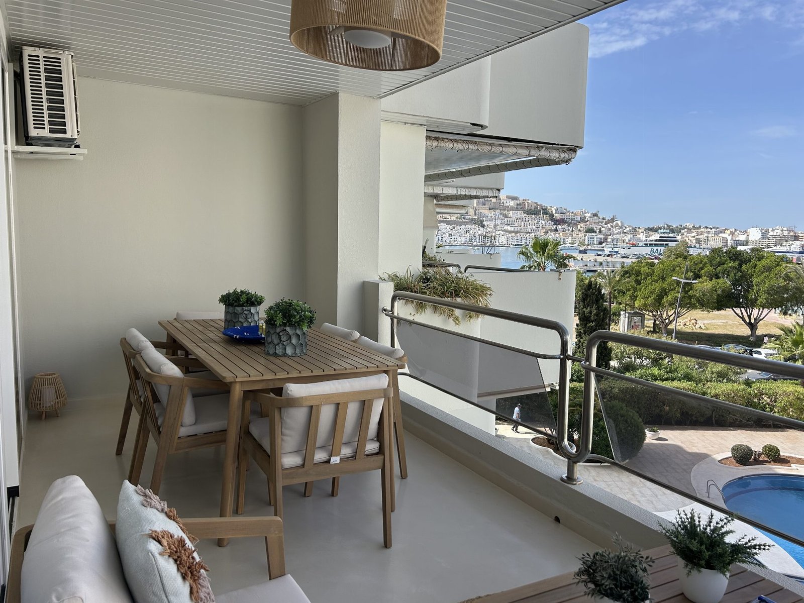Piso reformado en Marina Botafoc — photo 2