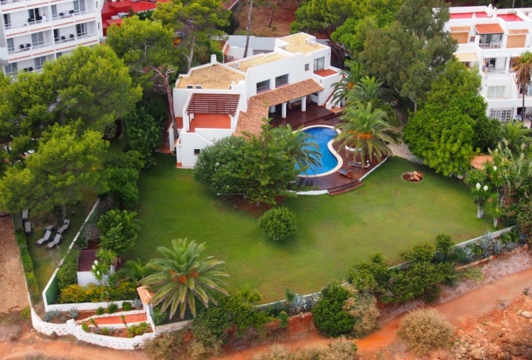 Villa en Santa Eulalia en primera linea — Foto 1